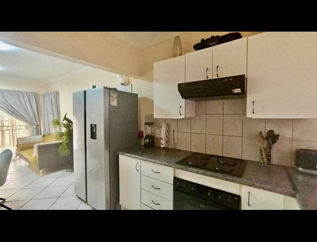 2 BEDROOM APARTMENT FOR SALE IN VANDERBIJLPARK SW 5